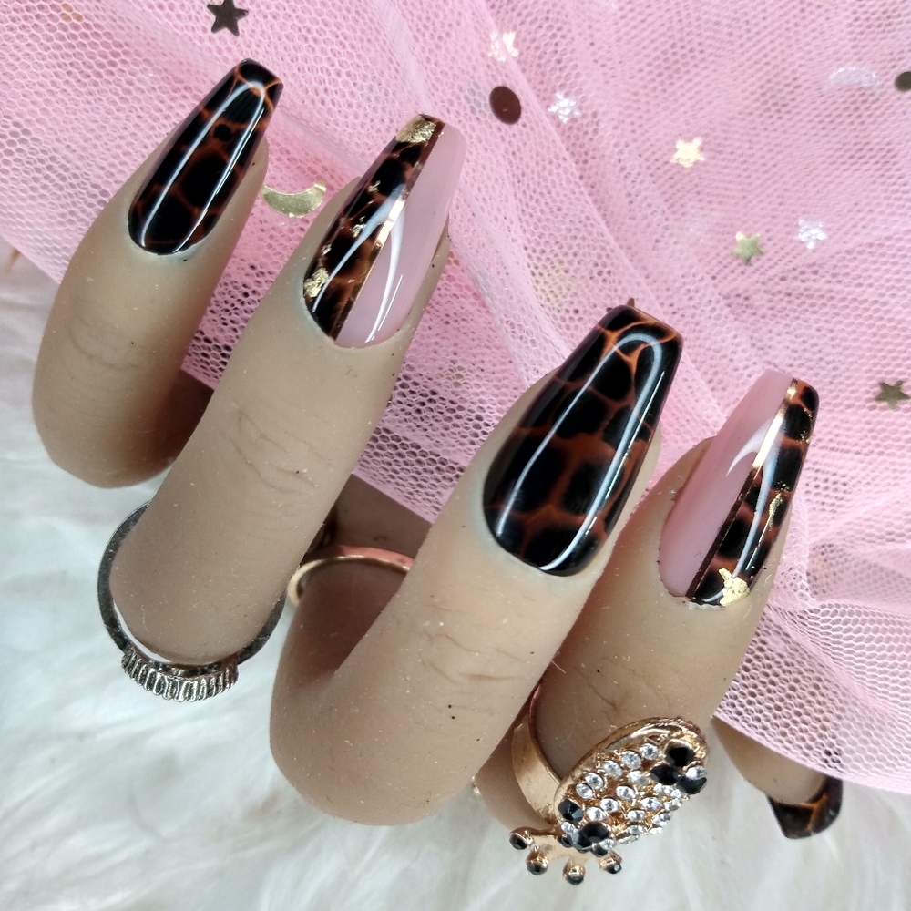 Press on nails (medium length tapered coffin)